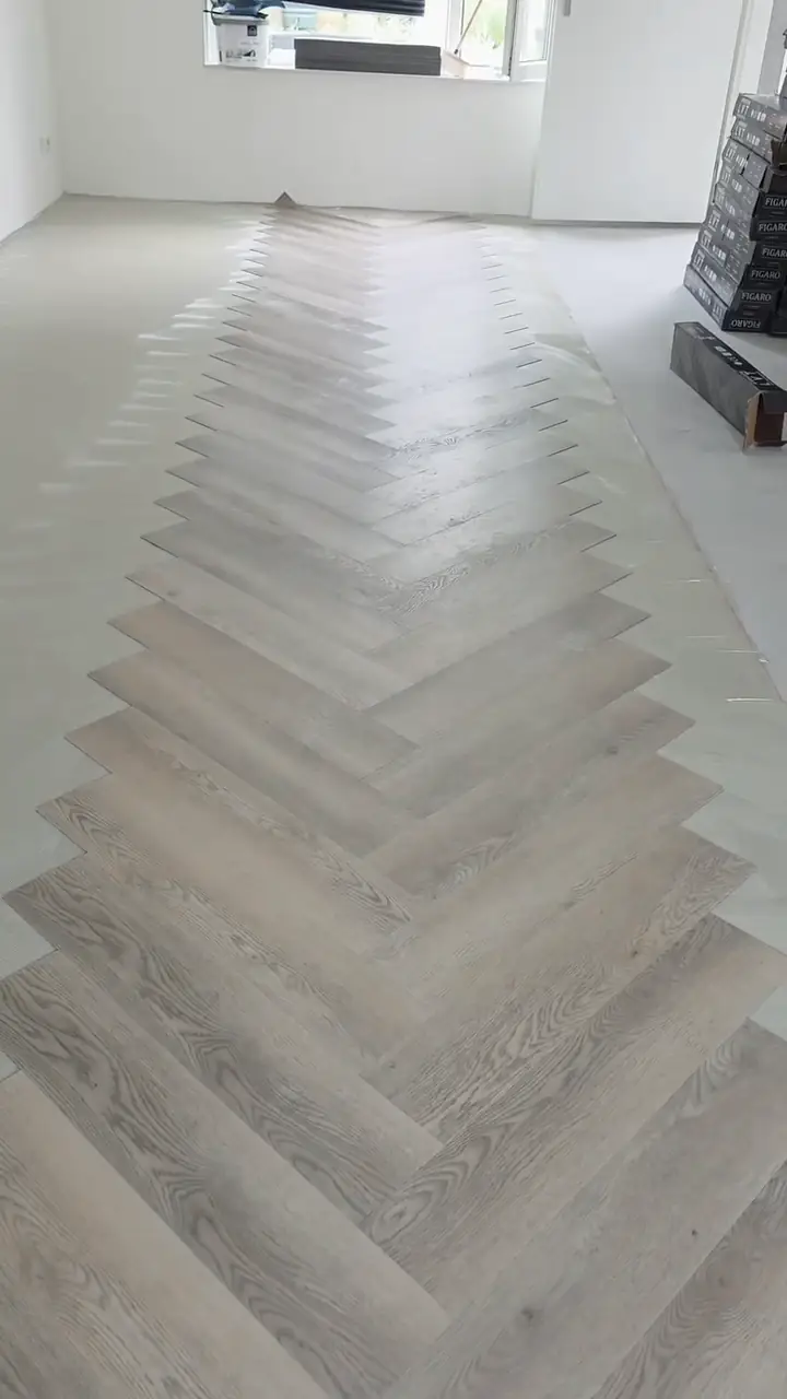 Visgraatvloer van verlijmde PVC